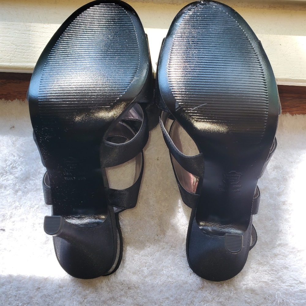 Women's Shoes - Picture 3 of 5